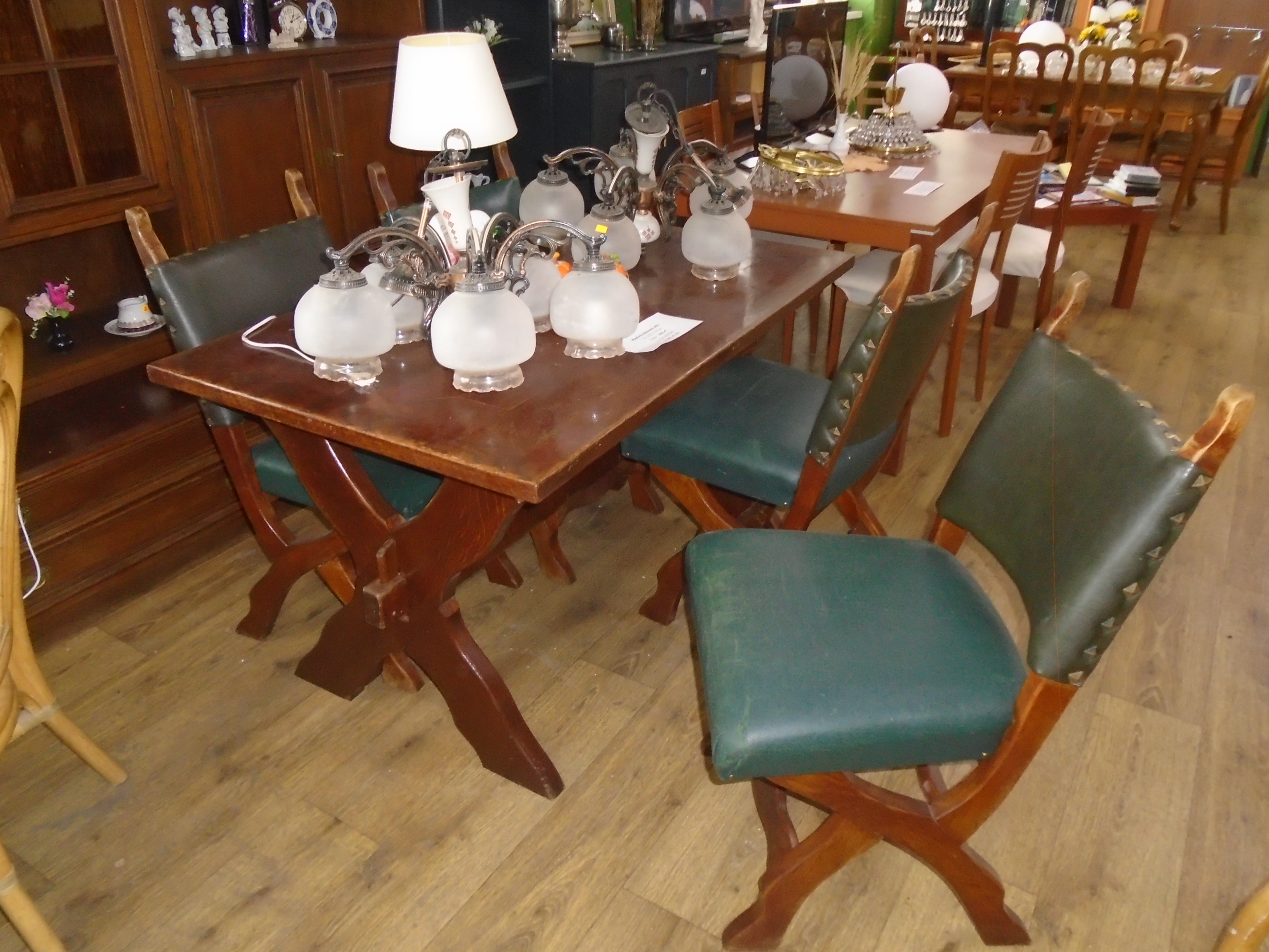 4 ks rustikálne stoličky a stôl- masív 131x81cm